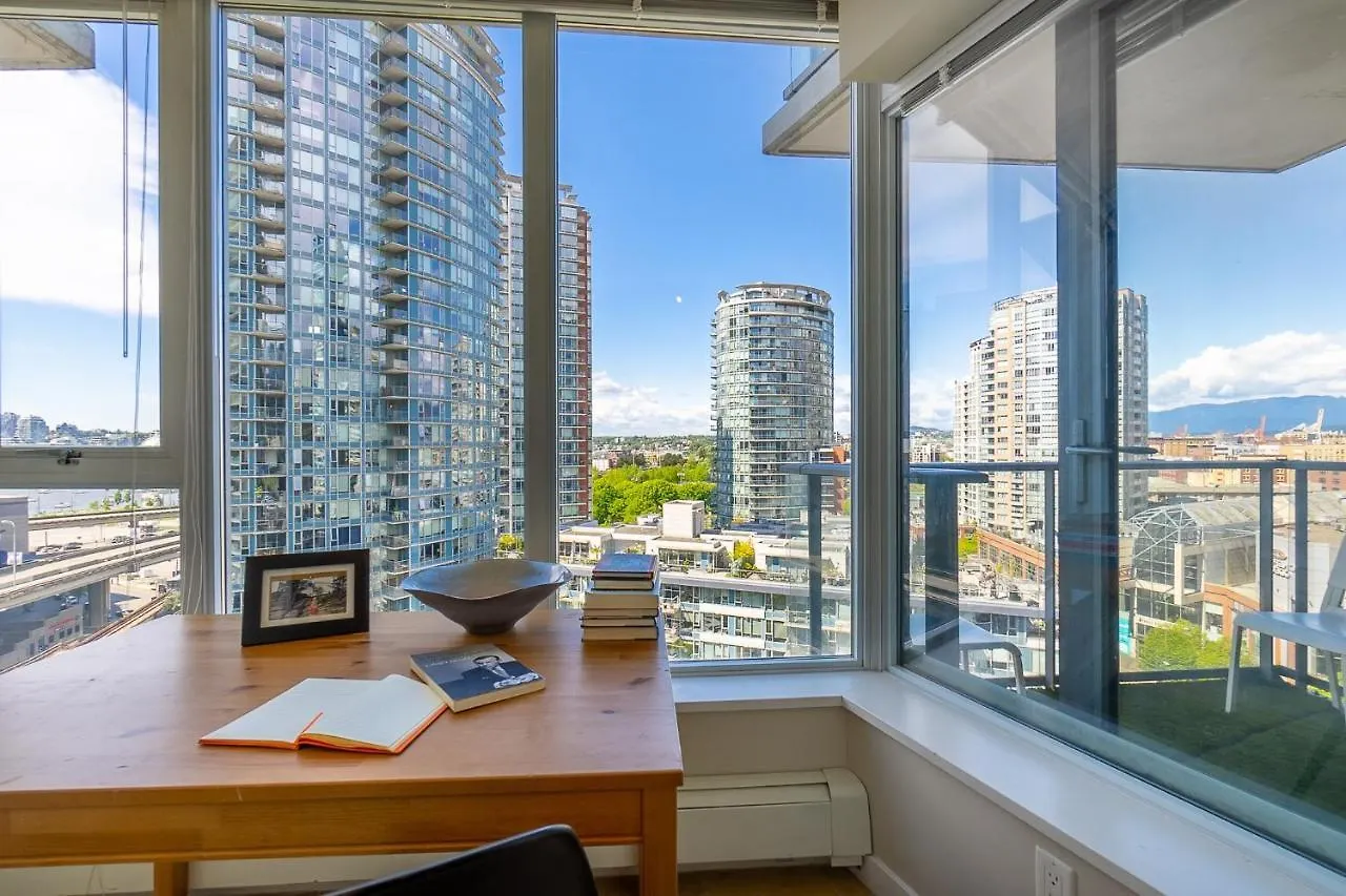 Stunning 2 Bedroom Condo With Downtown Views!!! 0*, Vancouver Canada