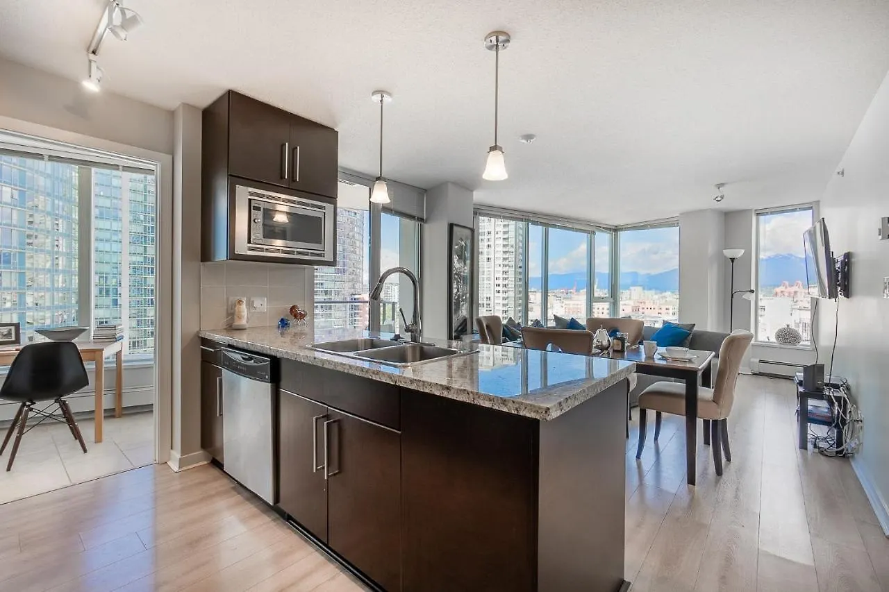 Stunning 2 Bedroom Condo With Downtown Views!!!