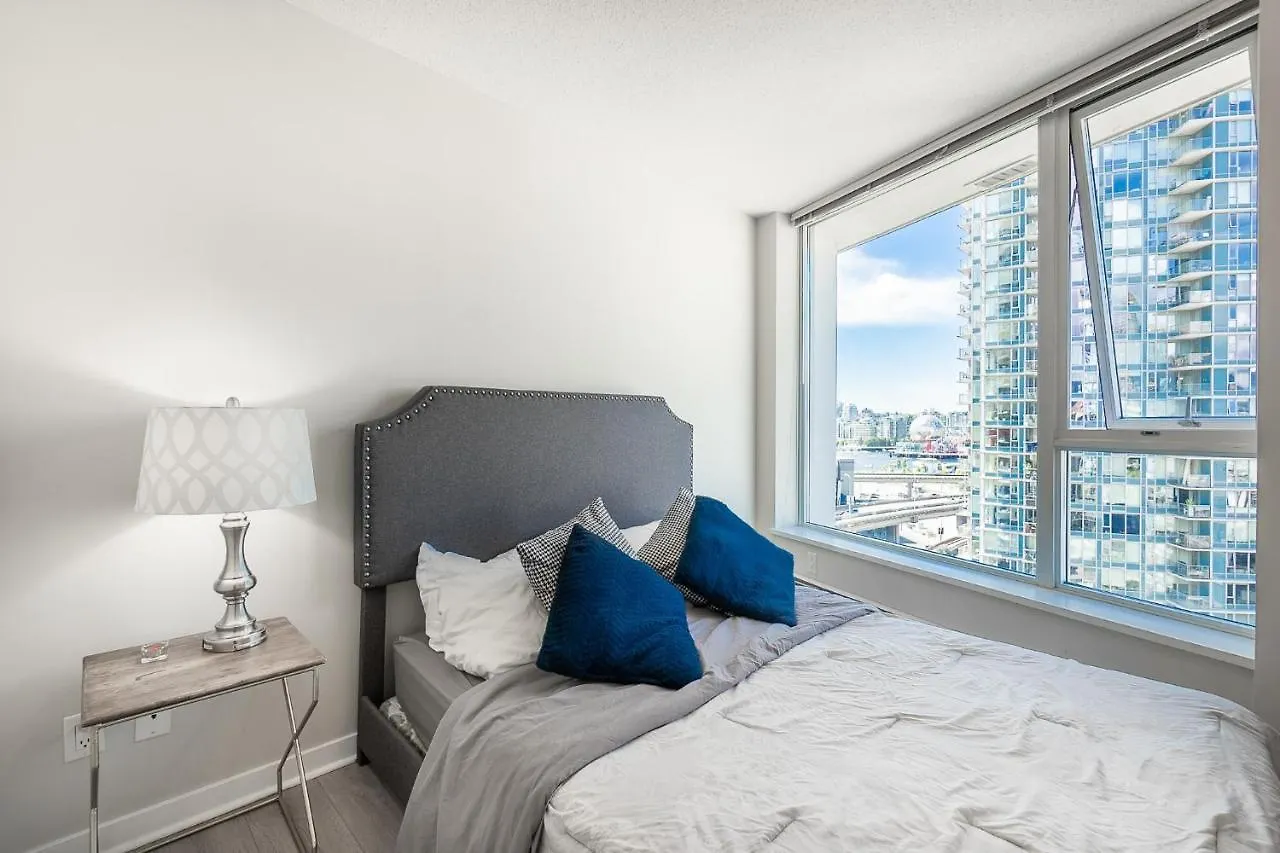 Stunning 2 Bedroom Condo With Downtown Views!!!