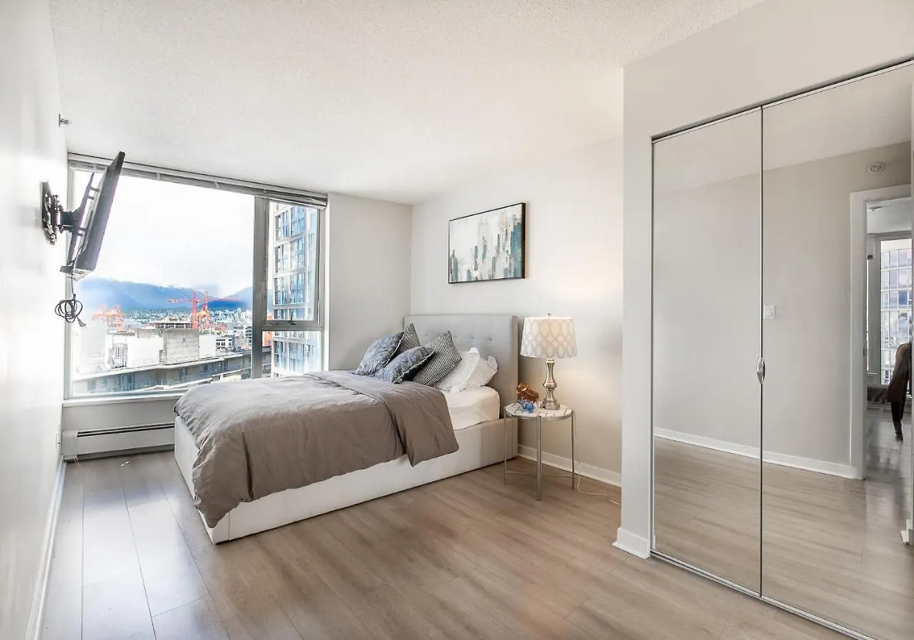 Stunning 2 Bedroom Condo With Downtown Views!!! Apartment Vancouver